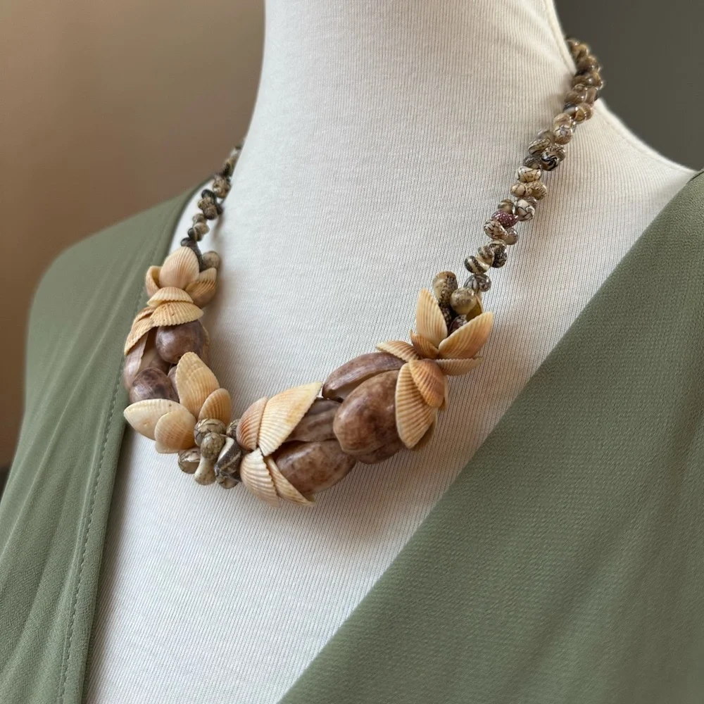 Intricate Australian Shell Lei